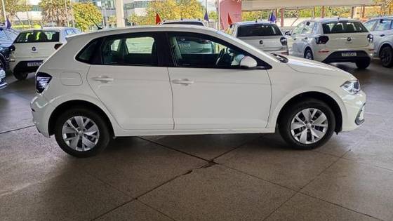 VOLKSWAGEN POLO 1.0 MPI MANUAL VOLKSWAGEN POLO 1.0 MPI MANUAL